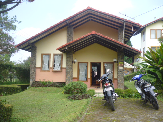 Villa Istana Bunga – Villa Amanda 2 Kamar