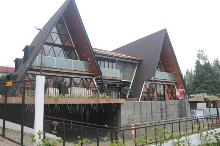 Villa Cabin 8 Kamar Private Pool – Lembang Bandung