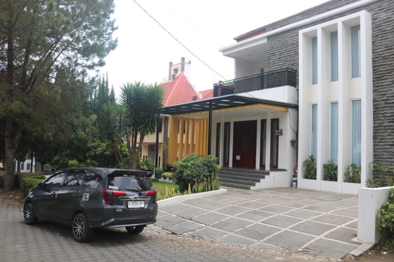 Villa Sikas 5 Kamar Private Pool – Villa Istana Bunga Lembang Bandung